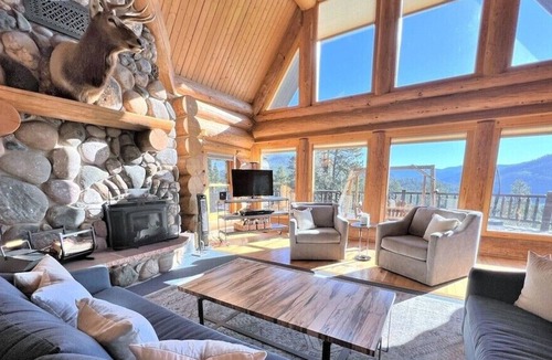 Bayfield Cabin | Epic Retreat on 37 acres with Mountain Views, Private Hot Tub, Pet Friendly
