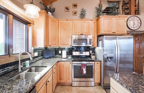 Granby House | Epic Views! Luxe Cabin near RMNP, Trails & Fishing, and #1 Ski Resort in US