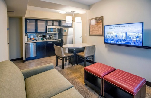 Civic Center Apartment | Equipped Suite in Downtown Denver! Fitness Center, Shared Hot Tub + Pool Access