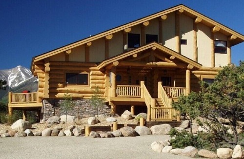 Buena Vista Cabin | Escape to an Extraordinary Log Home, amazing views, hot tub, secluded, tranquil