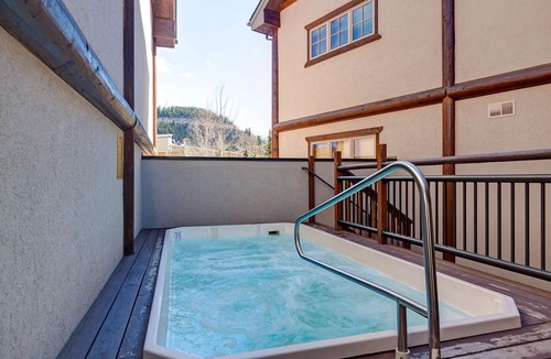 Warrior's Mark Condo | Escape to Luxury: Your Mountain Haven Awaits!