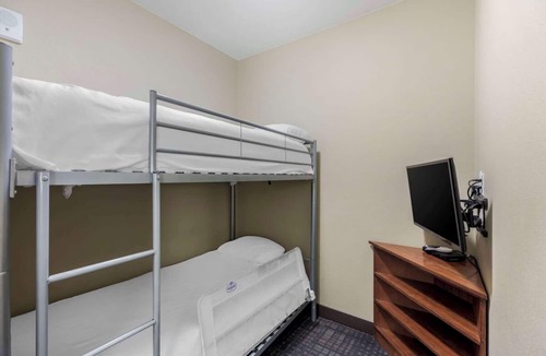 Loveland Hotel | Escape to Suite with Relaxing Atmosphere Near Boyd Lake State Park
