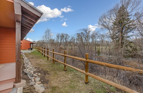 Clark Cabin | Escape to the mountains and peaceful valley, near hiking and snowmobiling!