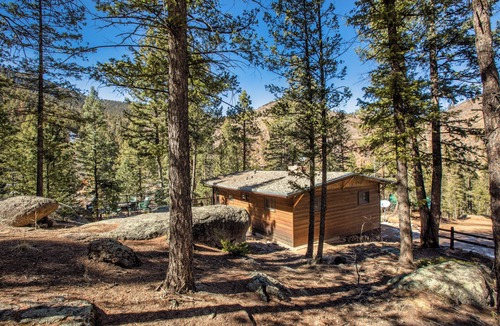 Woodland Park Cabin | Escape to your cozy mountain retreat near Garden of the Gods