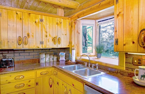 Estes Park Cabin | Estes Park Log Cabin, Close to RMNP Entrance and Downtown, Hot Tub, Pets Welcome, Bluebird Cabin