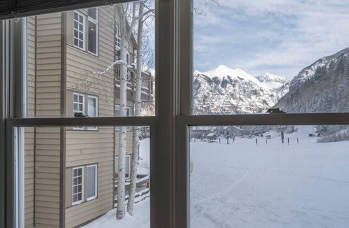 Telluride Condo | Etta Place 1 by Avantstay Ski In/Ski Out Unit w/Views of the Slopes!