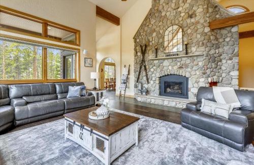 The Highlands House | Evergreen Lodge Home