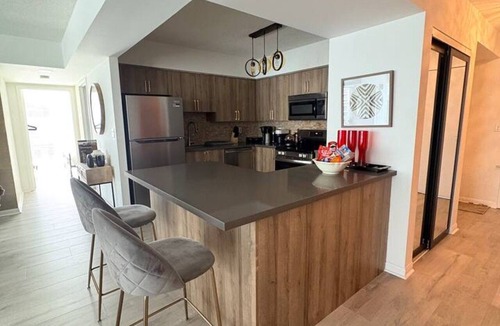 Bay Cloverhill Apartment | Executive 2B/2B Penthouse Yorkville w/Free PKG