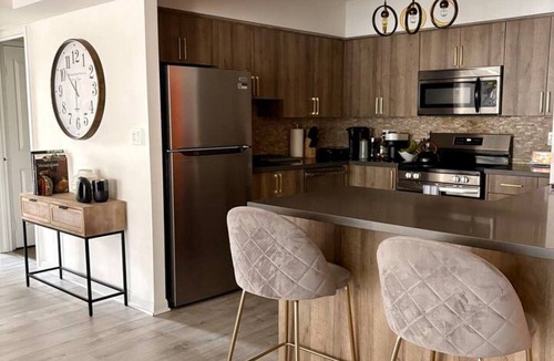 Bay Cloverhill Apartment | Executive 2B/2B Penthouse Yorkville w/Free PKG