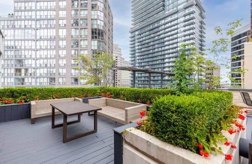 Bay Cloverhill Apartment | Executive 2B/2B Penthouse Yorkville w/Free PKG