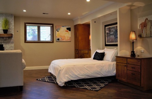 Ken Caryl Ranch Plains House | Executive Fully Furnished 1000+ sf 1 Bedroom Garden Level Guest Unit