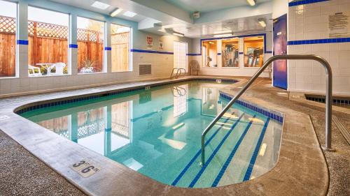 Holly Hotel | Executive Residency by Best Western Navigator Inn & Suites