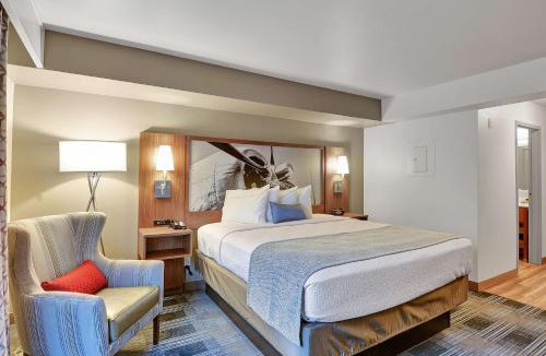 Holly Hotel | Executive Residency by Best Western Navigator Inn & Suites