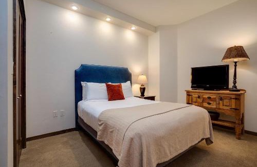 Downtown Steamboat Springs House | Expansive Luxury Condo - Downtown - Summer AC