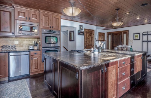 Idaho Springs House | Expansive Mountain Retreat: Secluded Yet Accessible — Steam Shower, Tubs, Nature