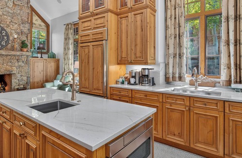 Edwards House | Expansive Ski-in/out Retreat at Arrowhead | Bearberry Lodge