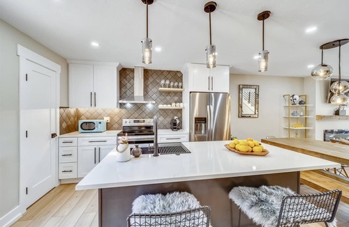 Dunkin Hill House | Experience breathtaking mountain views at Tenmile Viewhouse!