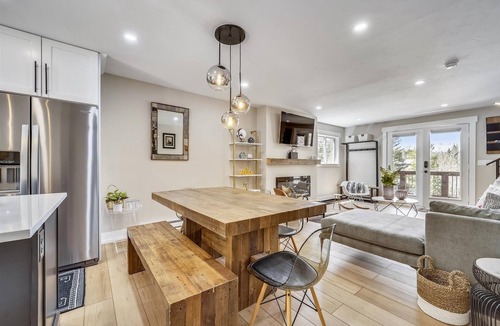 Dunkin Hill House | Experience breathtaking mountain views at Tenmile Viewhouse!