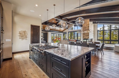 The Highlands House | Experience luxury at The Crowne Summit with stunning mountain views!