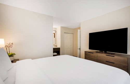 Acres Green Hotel | Experience the Best! With Free Breakfast, Outdoor Pool, Pets Allowed!