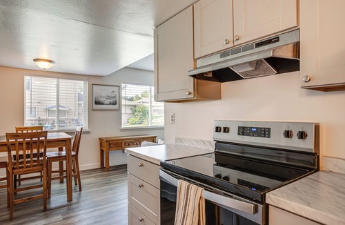 Bear Creek House | Explore Red Rocks & Green Mtn: Townhome w/Pool!