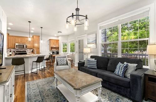 Windsor House | Fabulous Family-friendly Retreat by Windsor Lake!