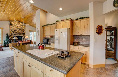 Estes Park House | Fabulous Large Home with Hot Tub