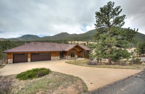 Estes Park House | Fabulous Large Home with Hot Tub