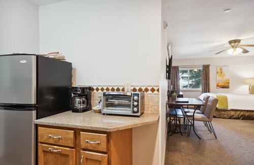 Avon Apartment | Falcon Point Studio