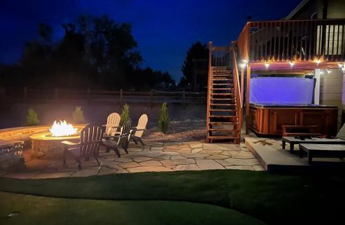 Gleneagle House | Falcon's Nest hot tub games mins to USAFA and hiking