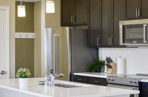 Dupont House | Family 5BD Getaway – Views, Games, Golden Tee & Near Boulder!