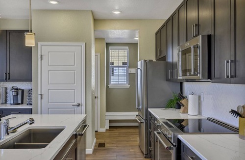 Dupont House | Family 5BD Getaway – Views, Games, Golden Tee & Near Boulder!