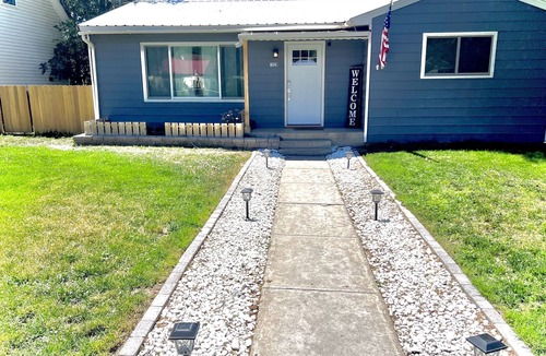 Delta House | Family and Pet Friendly house in down town Delta!
