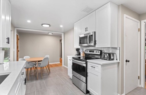 South Westminster House | Family-Friendly 4BR Retreat in Westminster