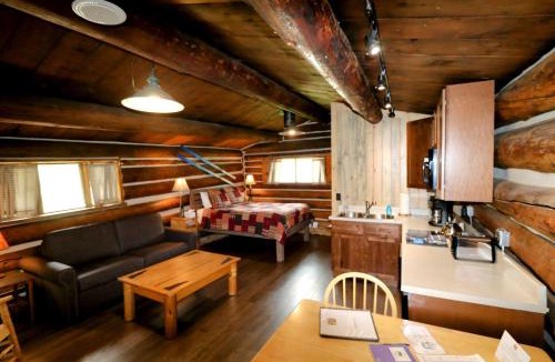 Clark House | Family-Friendly Cabin Rental Hidden in Woods of North Central Colorado