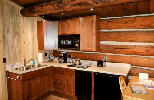 Clark House | Family-Friendly Cabin Rental Hidden in Woods of North Central Colorado