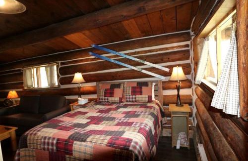 Clark House | Family-Friendly Cabin Rental Hidden in Woods of North Central Colorado
