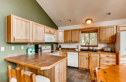 Valley of the Sun Cabin | Family Friendly Home w/Game Room, Hot Tub, Telescope, Starlink Internet - Lunar View