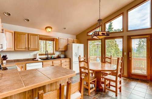 Valley of the Sun Cabin | Family Friendly Home w/Game Room, Hot Tub, Telescope, Starlink Internet - Lunar View