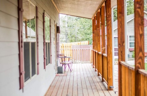 Estes Park Cabin | Family-Friendly Lodge. Loft + Kitchen. Dogs OK.