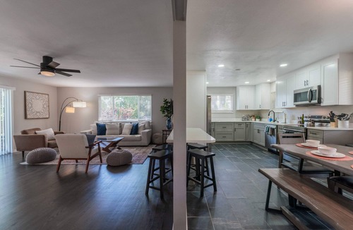 Golden House | Family Friendly Mountain Views- Hot Tub- Foosball