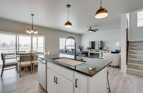 Windsor House | Family-Friendly Townhome ~ 2 Mi to Windsor Lake!
