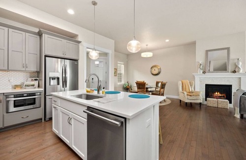 Loveland House | Family Getaway-Master Balcony Mtn Views-Golf Cart!