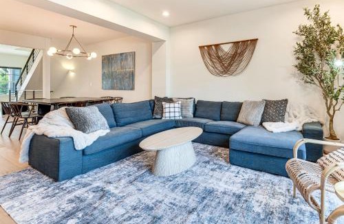 Erie House | Family Haven 1 Mi to Dtwn Erie Bring Your Pets!