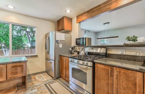 Skyway House | Family Oasis , Offices, Pet Friendly, Fenced Yard