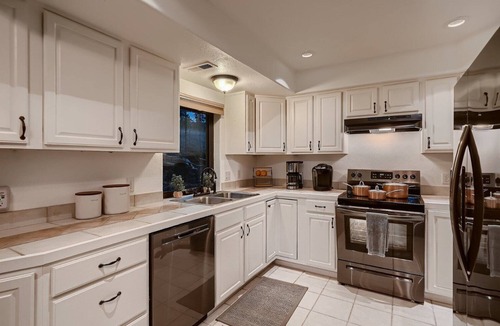 Bailey House | Family & Pet Friendly - Hot Tub - 2 King Beds - Near Denver - Views - Wildlife