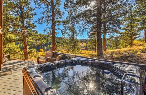 Bailey House | Family & Pet Friendly - Hot Tub - 2 King Beds - Near Denver - Views - Wildlife