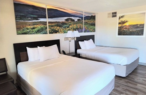 Trinidad Hotel | Family Retreat Close to Lake State Park | Complimentary Breakfast