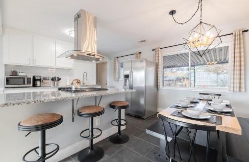 Dupont House | Family Retreat W Hot Tub & Fire Pit