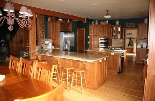 Monument House | Family Reunions, Retreats, Weddings - Sleeps 24, 40 Acres near Air Force Academy